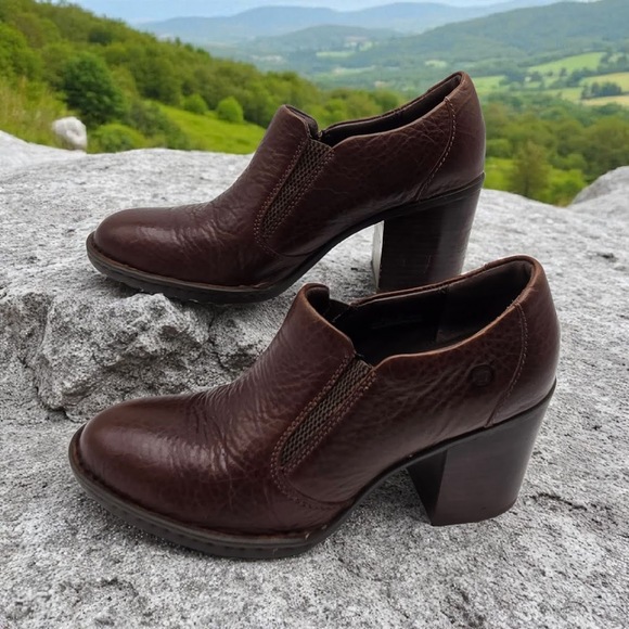 Born Sz 8.5 M/W Brown Distressed Leather Bootie Ankle Boot Cushioned 3 inch Heel - Picture 3 of 15